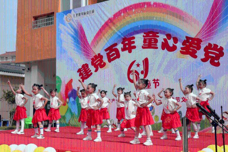 英格兰3比0胜威尔士，谁是这场比赛最大的功臣？游戏画面